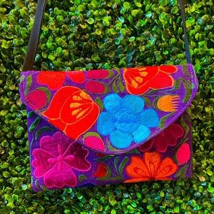 Embroidered Floral Purse